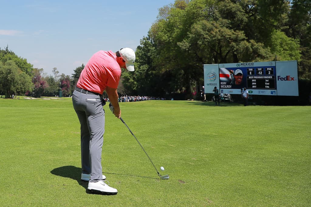 McIlroy llevaba un gran ritmo, incluso embocando seis birdies seguidos, hasta que se cortó esa cadena con un bogey que le orilló a firmar tarjeta de 67 este domingo.