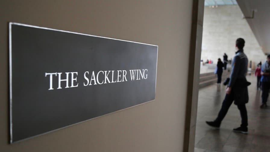 Los Sackler, la familia que el gobierno tiene en la mira por su papel en la crisis de opioides