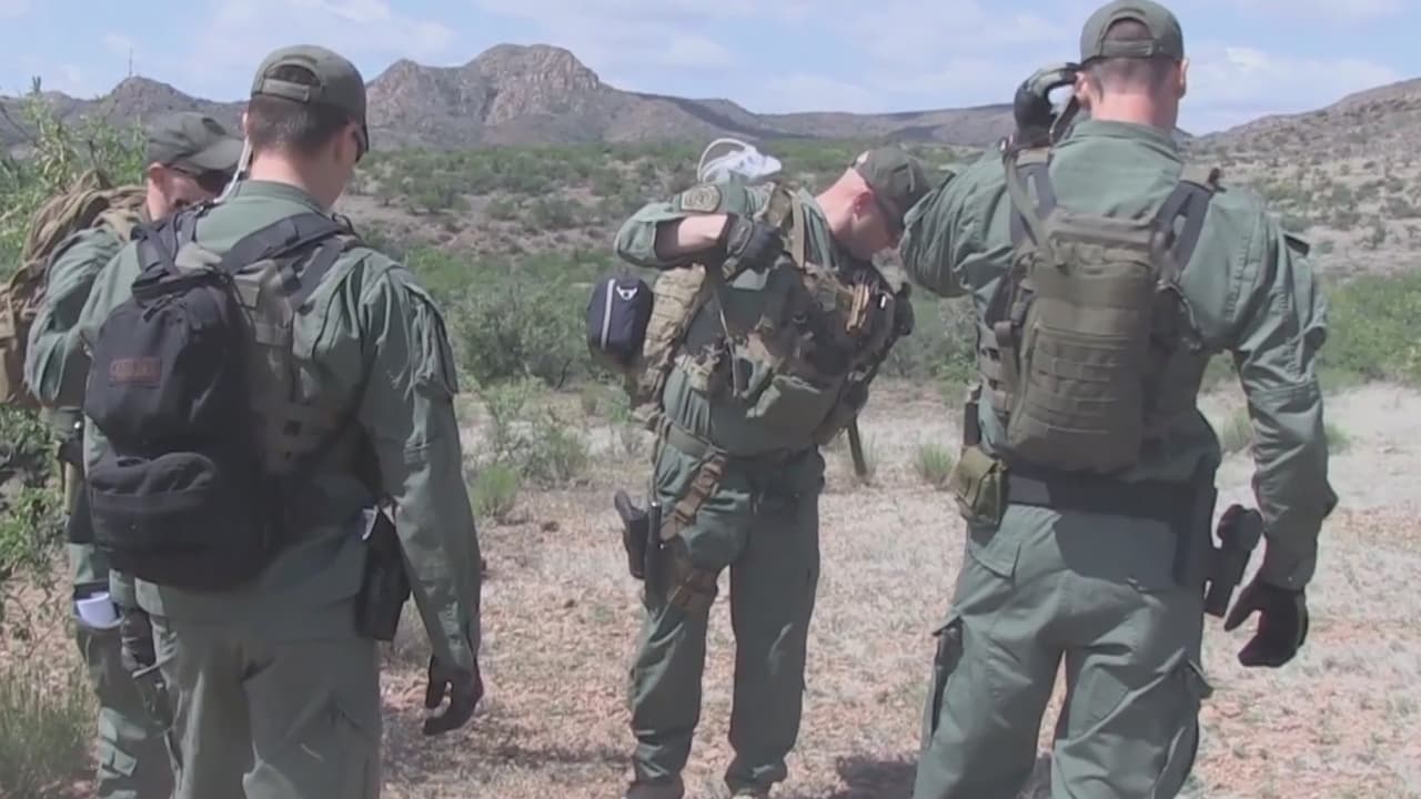 Un proyecto de ley busca implementar el uso de cámaras corporales para los agentes de ICE y la Patrulla Fronteriza  