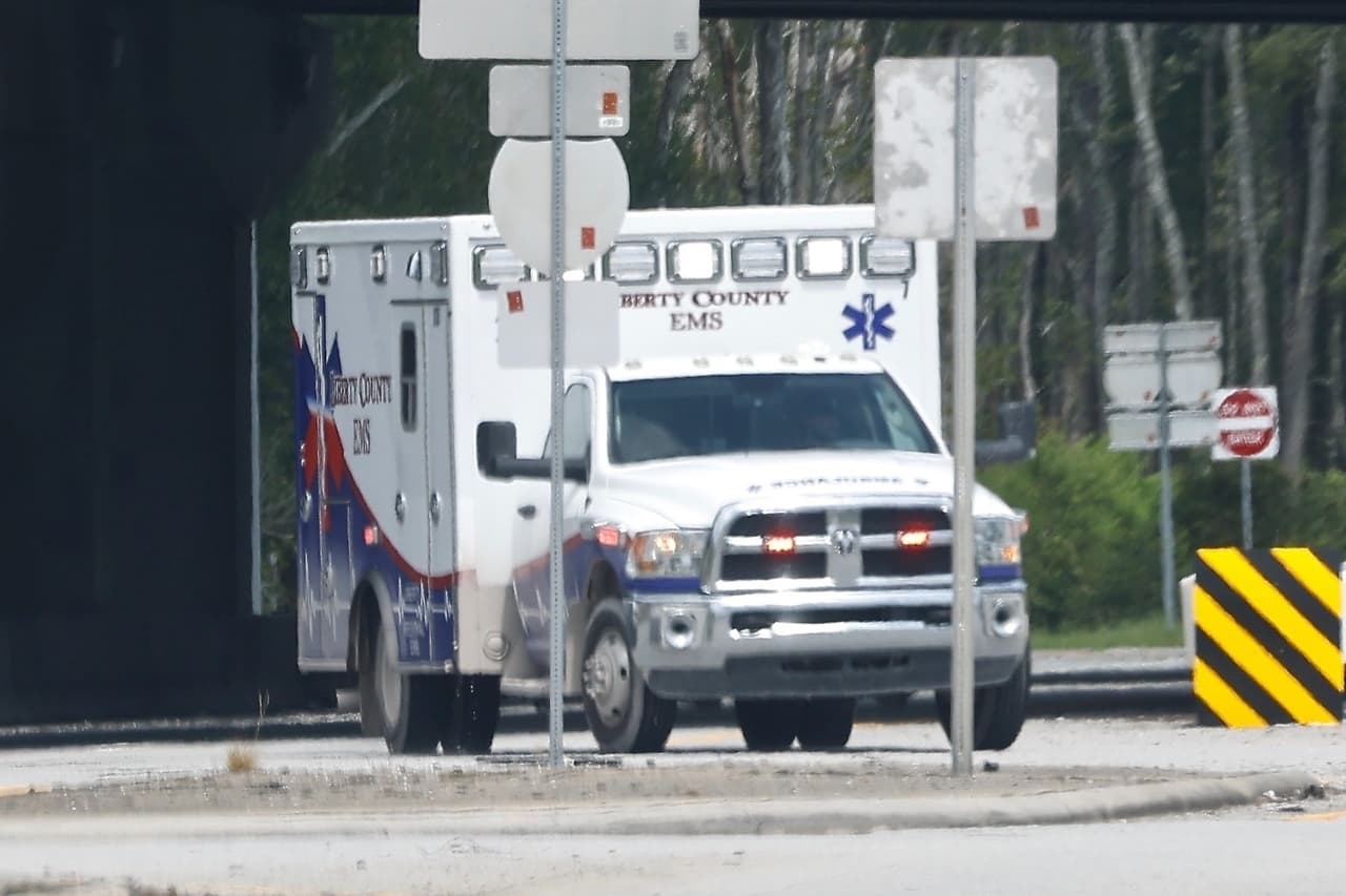 Daily Mail reportó que la ambulancia fue escoltada por una patrulla.