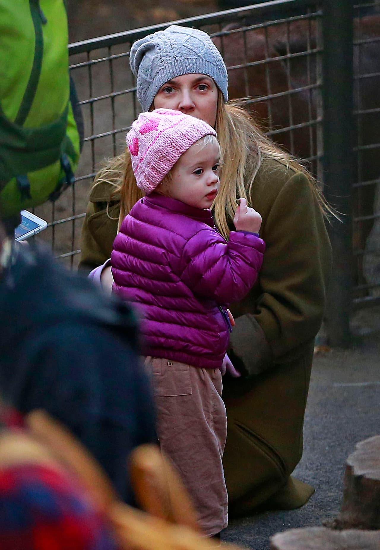 Explicó sobre los animales a sus hijas.