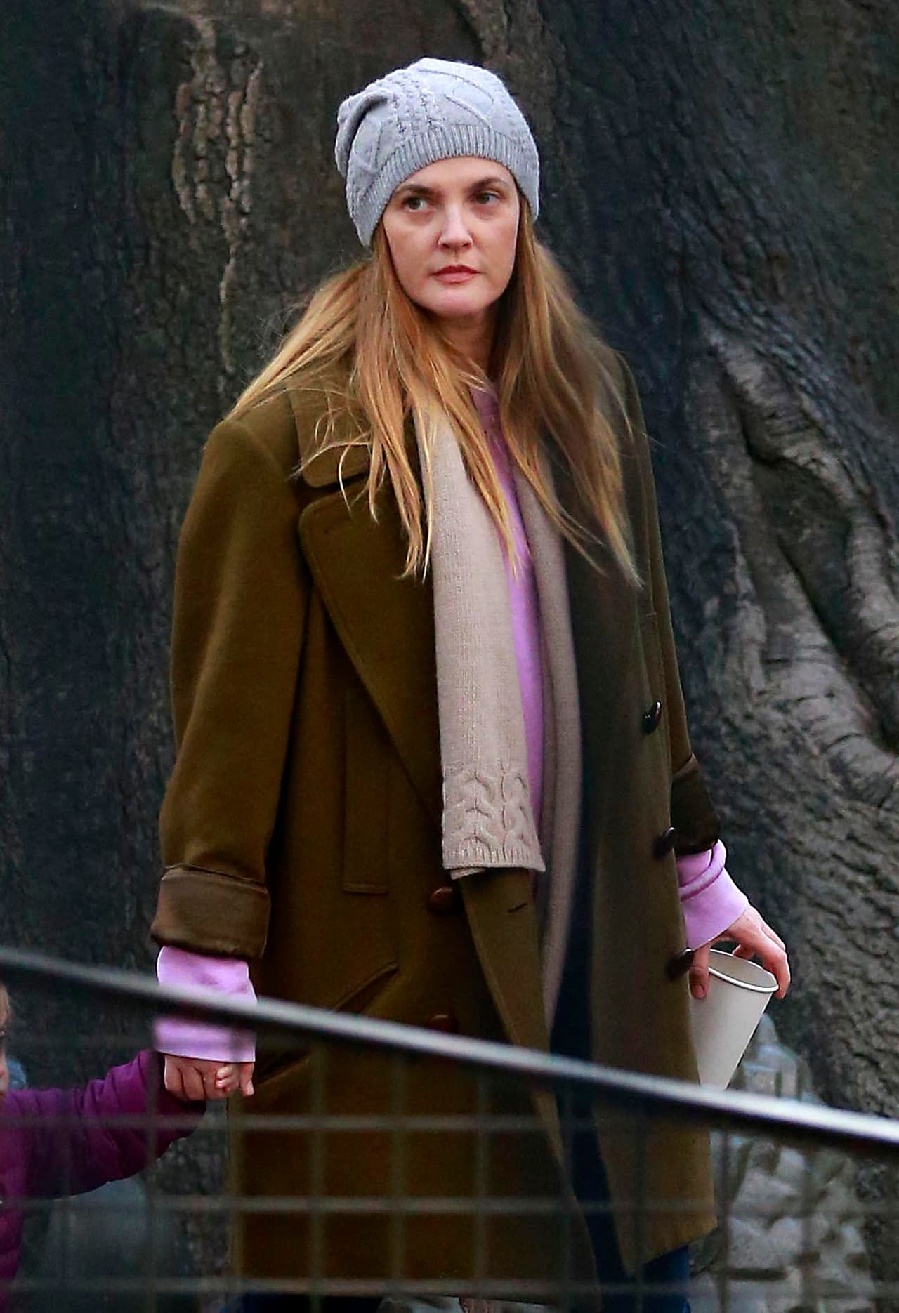 Ahora la vemos muy feliz paseando con su familia.