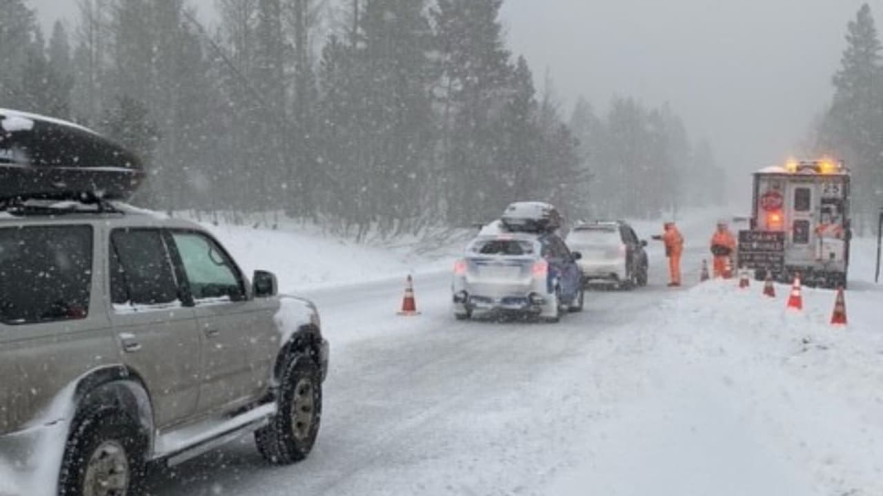 Las zonas con más afectaciones por acumulaciones de nieve en las carreteras son: Pine Grove, Buckhorn, Dew Drop, Ham's Station, Carson Spur, Kirkwood, Carson Pass y Pickett's Junction, de acuerdo con Caltrans.