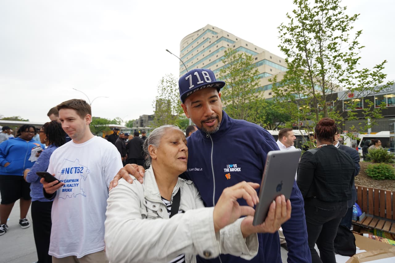 La comunidad compartió con el presidente de El Bronx, Rubén Díaz Jr.