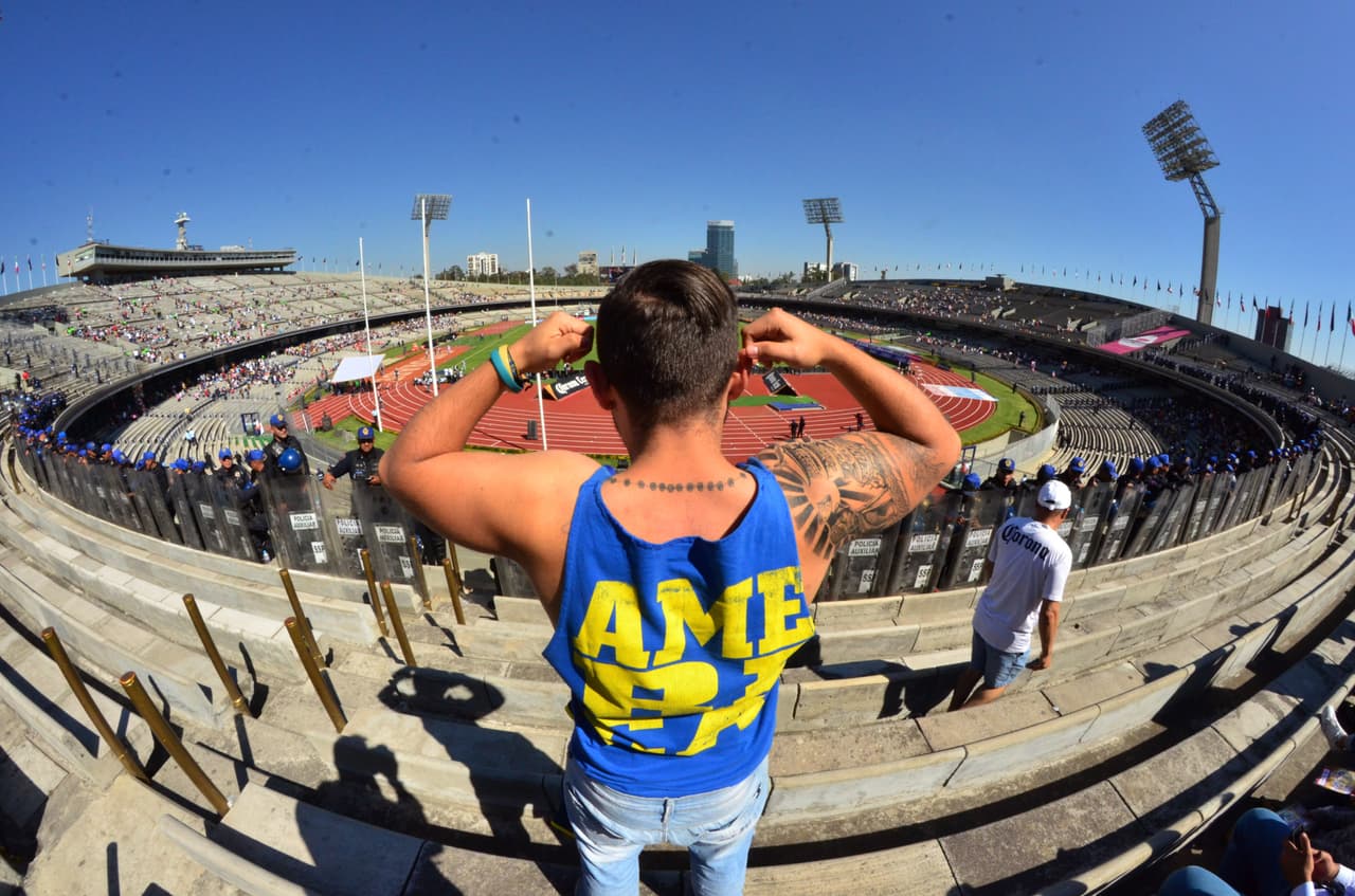 Los fanáticos de Pumas UNAM y América llegaron al estadio de Ciudad Universitaria con su colorido y alegría para una nueva edición del Clásico Capitalino en la Jornada 7 del Clausura 2019 en la Liga MX.