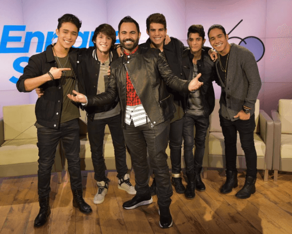 CNCO visitó el show de Enrique Santos, en donde hablaron de su nueva etapa.