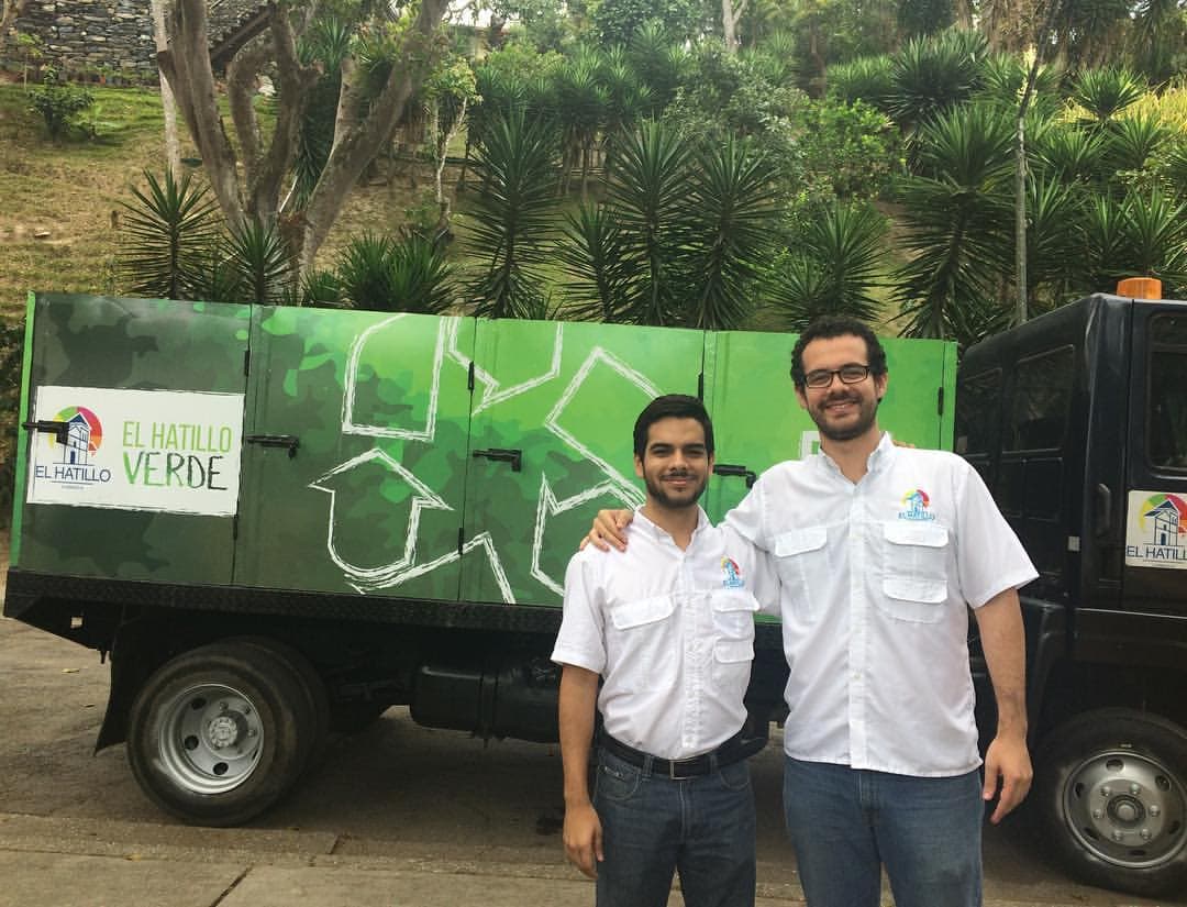 Los dos jóvenes trabajan con el opositor alcalde del municipio caraqueño de El Hatillo, David Smolansky.