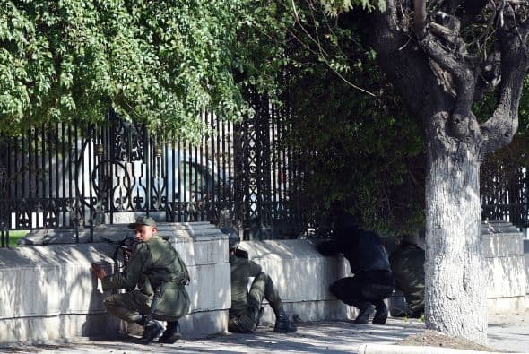 También hay víctimas tunecinas, un policía y una empleada de la limpieza del Museo Nacional Bardo.