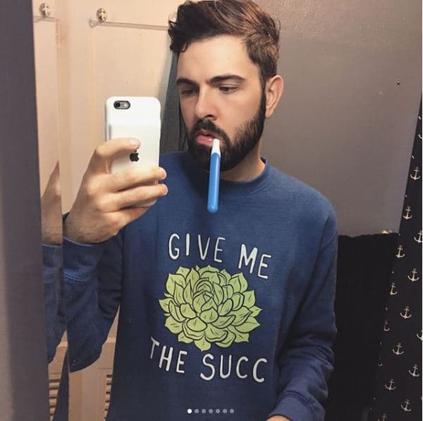 Tras presentarse la oportunidad de mudarse al apartamento de arriba, Adam le perdió la pista a David por algún tiempo. Ingenuamente creyó que los sueños habían desaparecido.