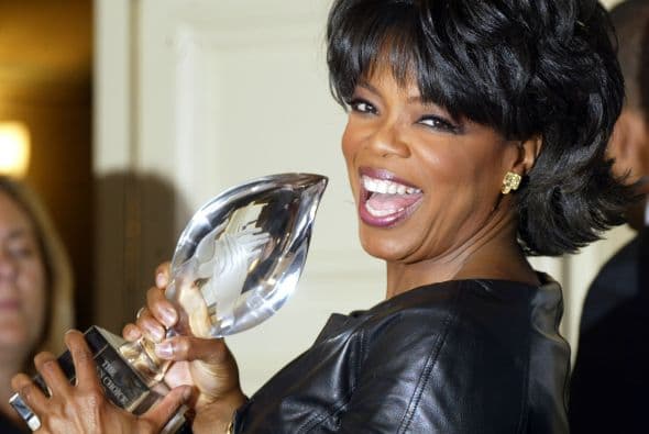 Ha recibido incontables premios y honores, como este People's Choice Award que acepta muy sonriente en 2004.