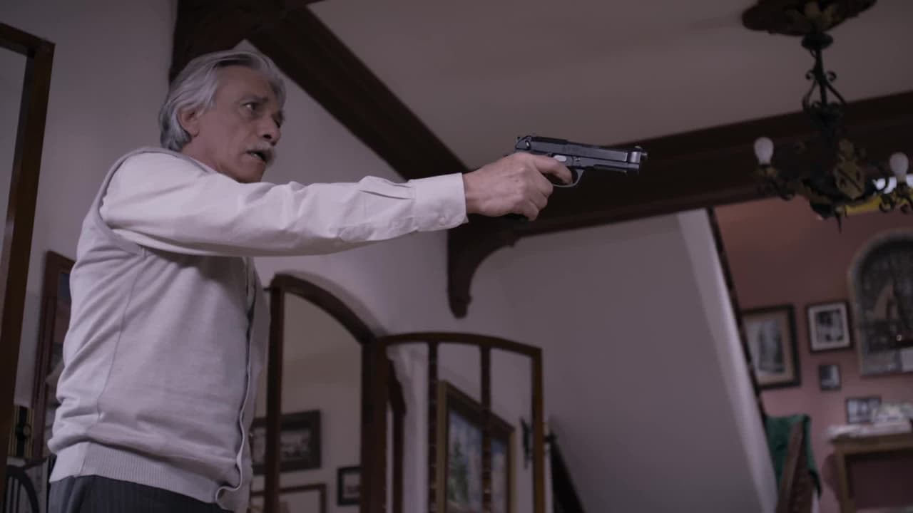 Manuel, quien además está enamorado en secreto de Paola, nunca ha puesto en duda las ´ordenes de su jefa.