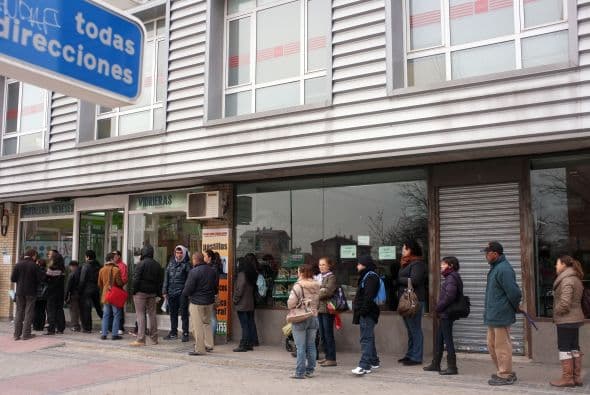 España volvió a caer en recesión en el primer trimestre de 2012, acumulando dos trimestre consecutivos de decrecimiento, según los datos más recientes del Banco de España.