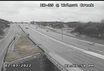 Las autoridades exhortaron a los conductores a verificar la página web 
<a href="http://drivetexas.org/"><b>DriveTexas.org</b></a> que se actualizará con las condiciones cambiantes de las carreteras en tiempo real.