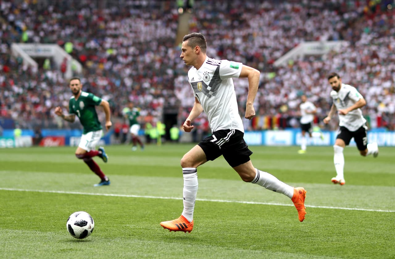 <b>Julian Draxler: </b>comenzó jugando como extremo por derecha y fue rotando en el frente de ataque. En la segunda parte fue uno de los que más pisó el área en busca del gol, pero perdió con los defensas mexicanos.