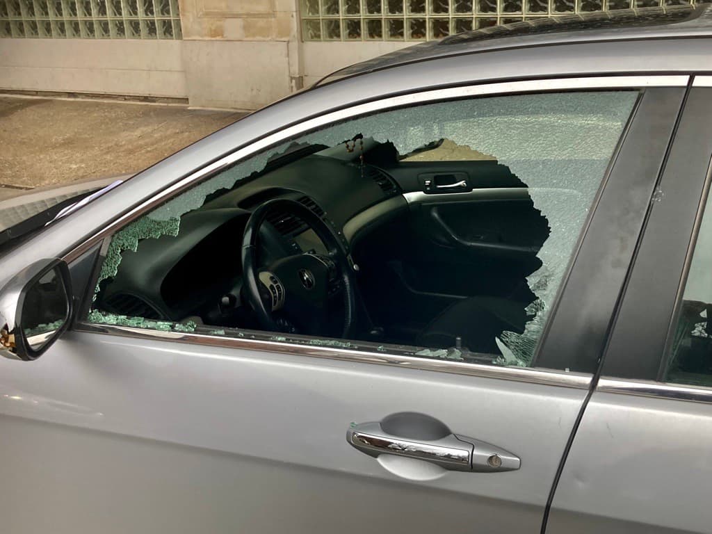 Ventanas rotas, y vidrios rotos es el panorama con el que despertaron en South Loop.