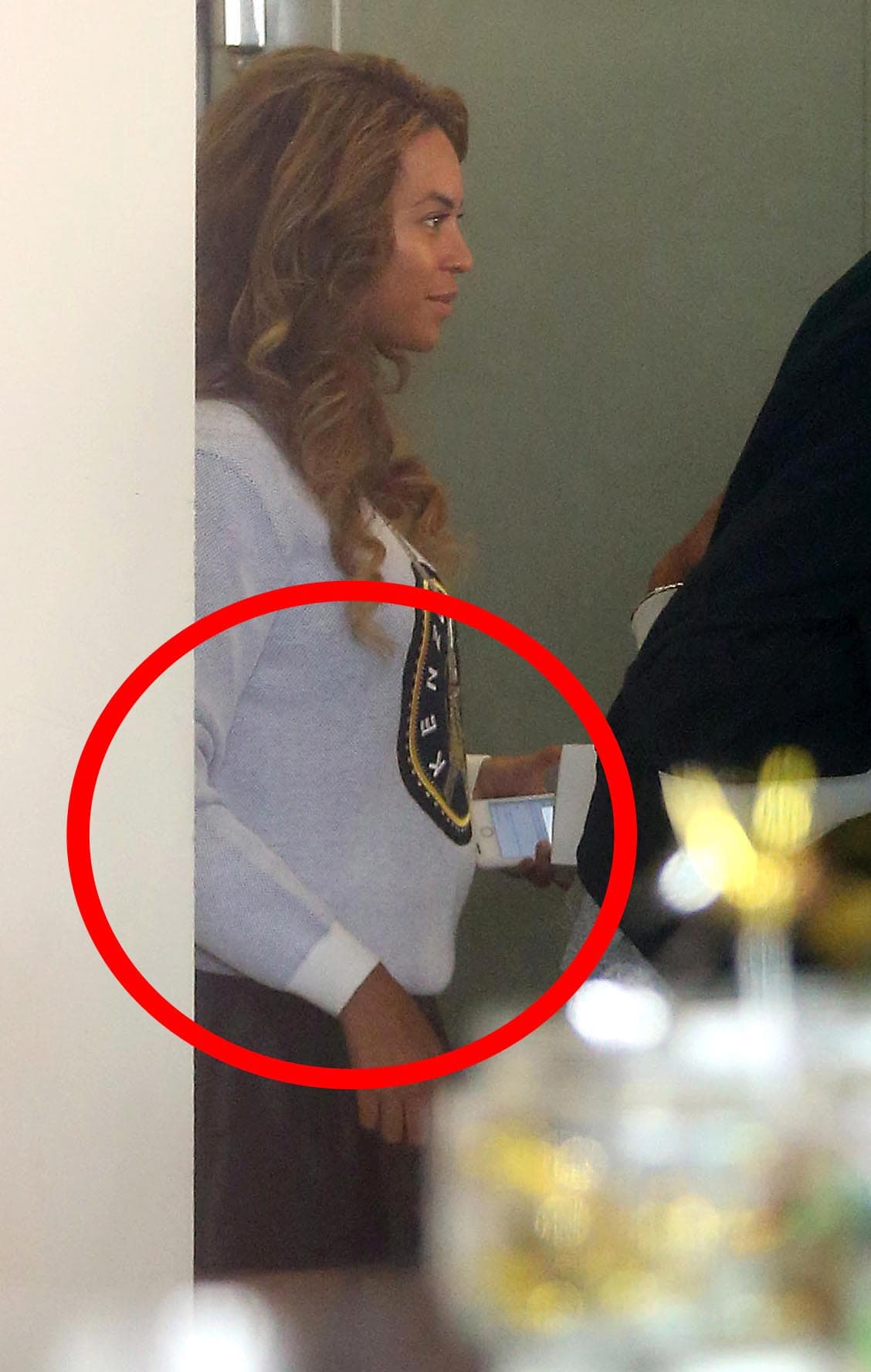 ¿¡Y ese vientre abultado!?