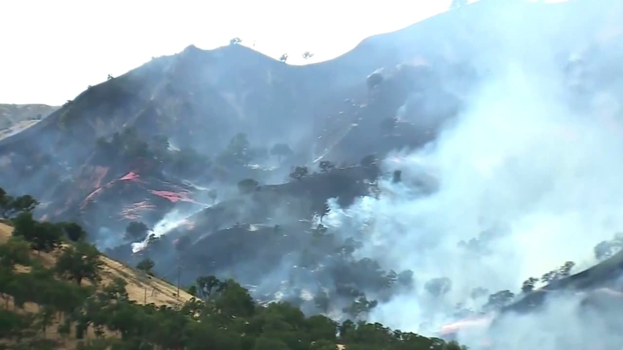 ¿En qué zonas de California hay avisos de evacuación por un incendio forestal activo?