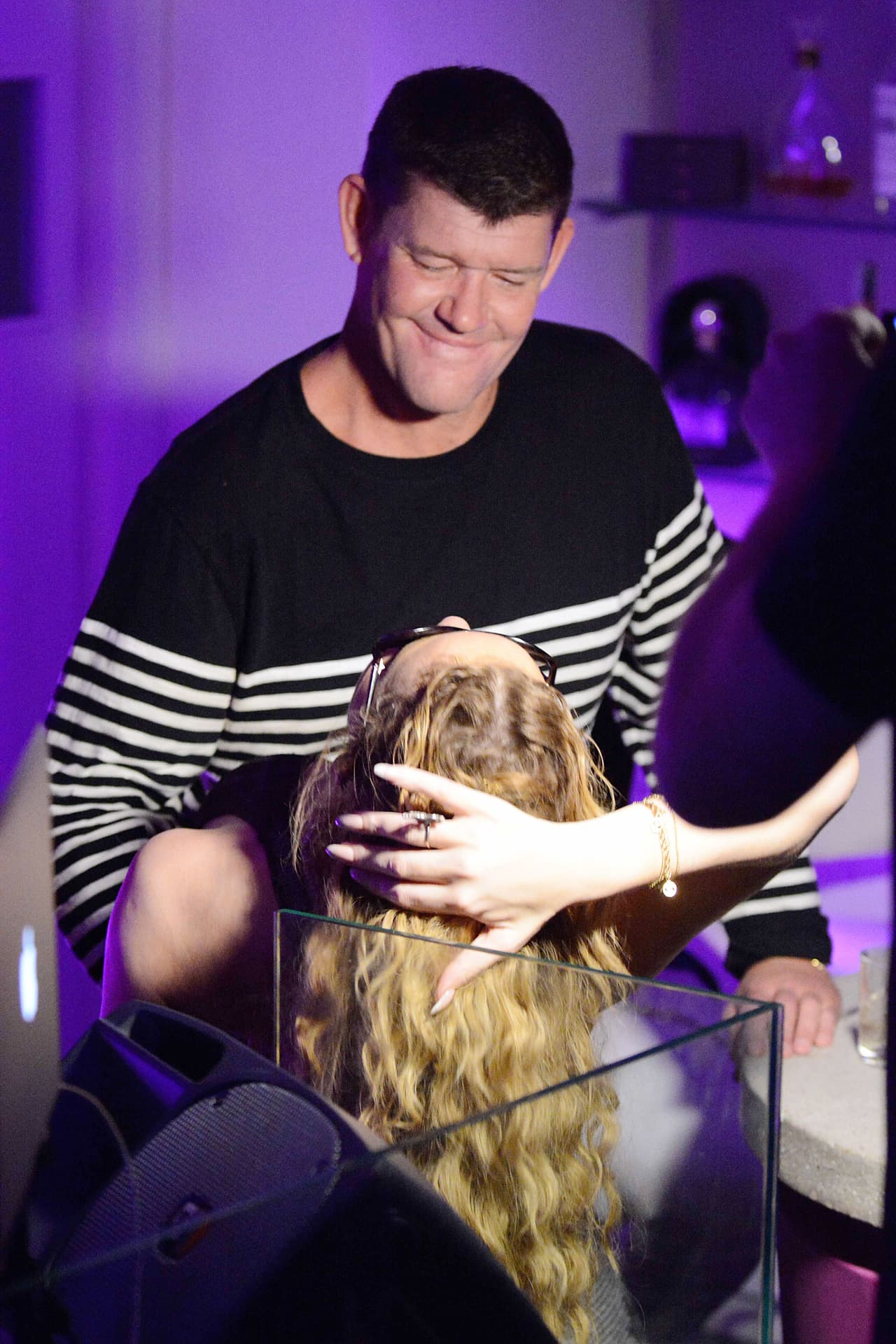 La diva sedujo a su galán con unos movimientos sensuales.