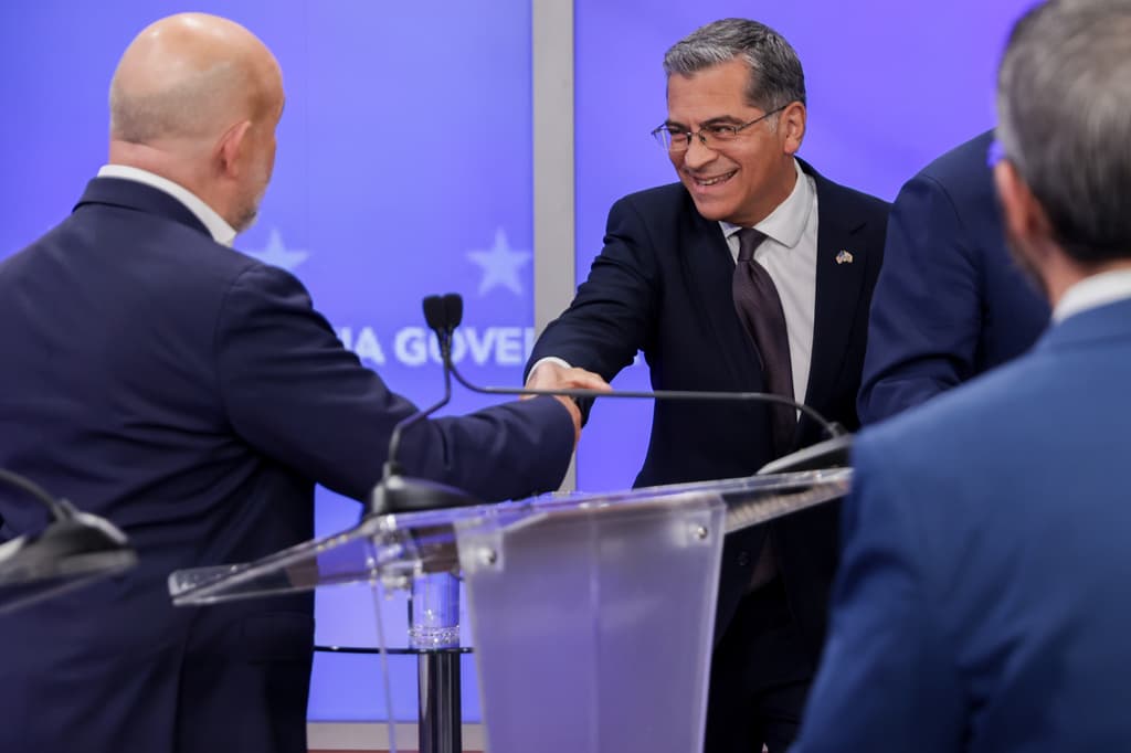 En cuanto al tema de la escasez y alto costo de la vivienda en California, el demócrata Becerra propuso ofrecer incentivos a los constructores y programas de asistencia para el pago inicial dirigidos a residentes en desventaja.