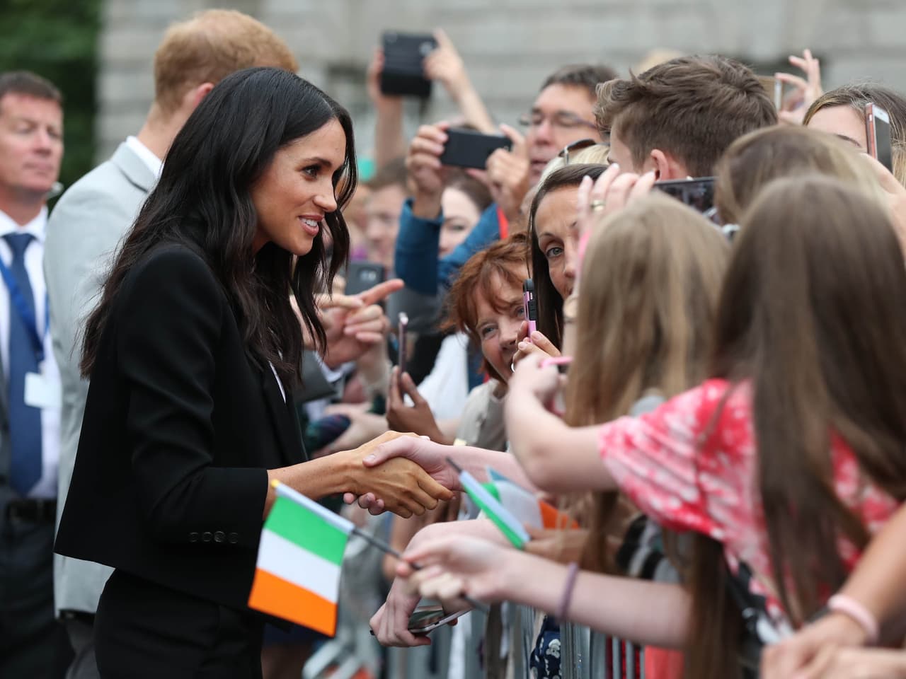 Meghan estaba acostumbrada a las cámaras, por lo que no es extraño que cada día se muestre más cómoda en sus apariciones públicas, además de ser simpática, natural y tener facilidad de palabra.
<br>