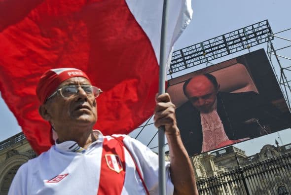 Unas 5.000 personas cruzan la frontera en ambos sentidos, según el alcalde de Arica, Salvador Urrutia.