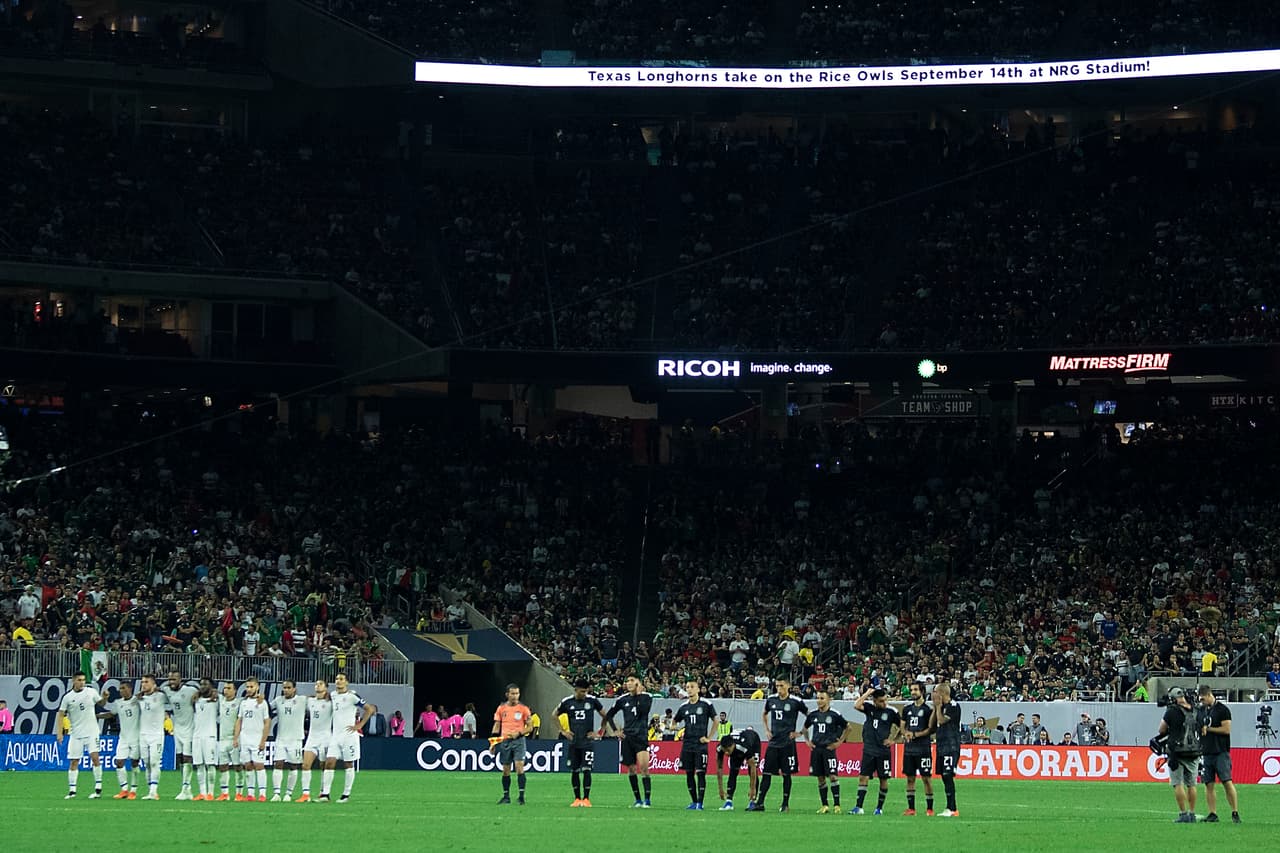 Con la tensión en aumento y con Costa Rica en ventaja, en el tercer cobro Randall Leal envió el balón afuera para los 'Ticos' emparejando la cuenta.