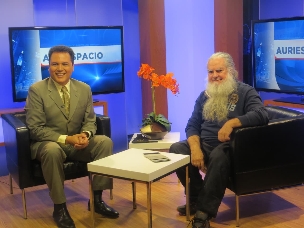 Pero en cambio, si veía a Hillary Clinton como la candidata de los demócratas.