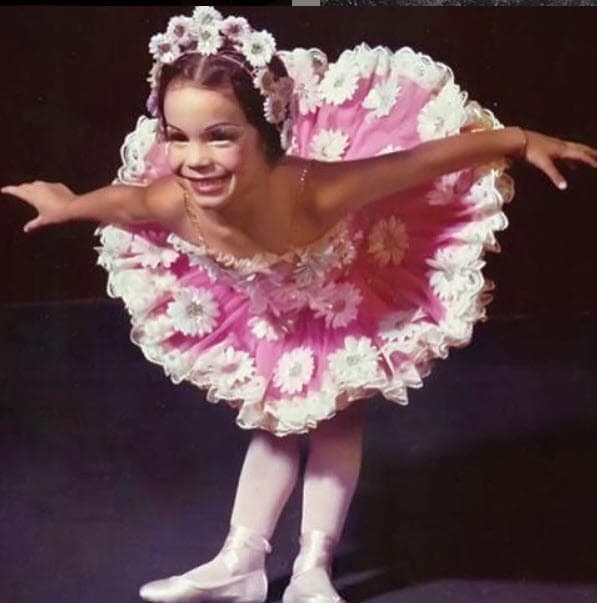 2. Es hija de Silvia Barragán, maestra de ballet clásico, quien le heredó la pasión por la danza.