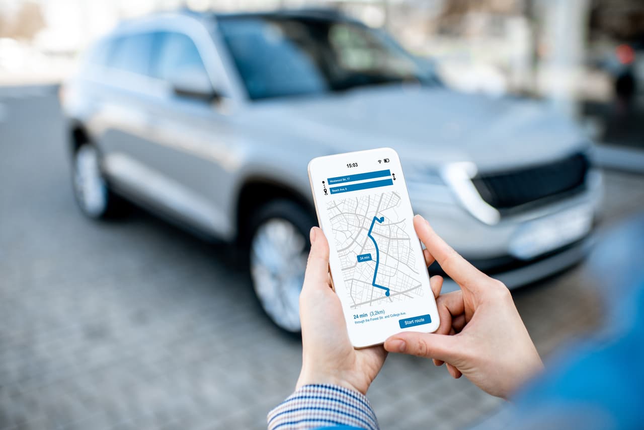 <b>Explica cómo llegar a tu casa.</b> Ya sea por medio de un croquis o enviando tu ubicación, pero es importante que hagas llegar a todos tus invitados la dirección en la que se llevará a cabo la cena. También explícales dónde pueden estacionar sus vehículos.