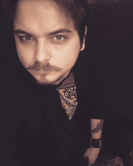 Actualmente participa en la obra teatral 'De muerte y locura'.