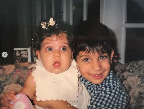 Pero remontémonos unas décadas atrás. Lorenzo y Lina son fruto del matrimonio de Lili Estefan con Lorenzo Luaces, de quien se separó en septiembre de 2017 tras 28 años juntos.