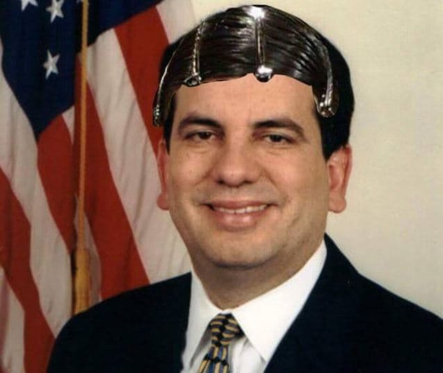 ¿Cómo habrá logrado Acevedo Vilá este look?