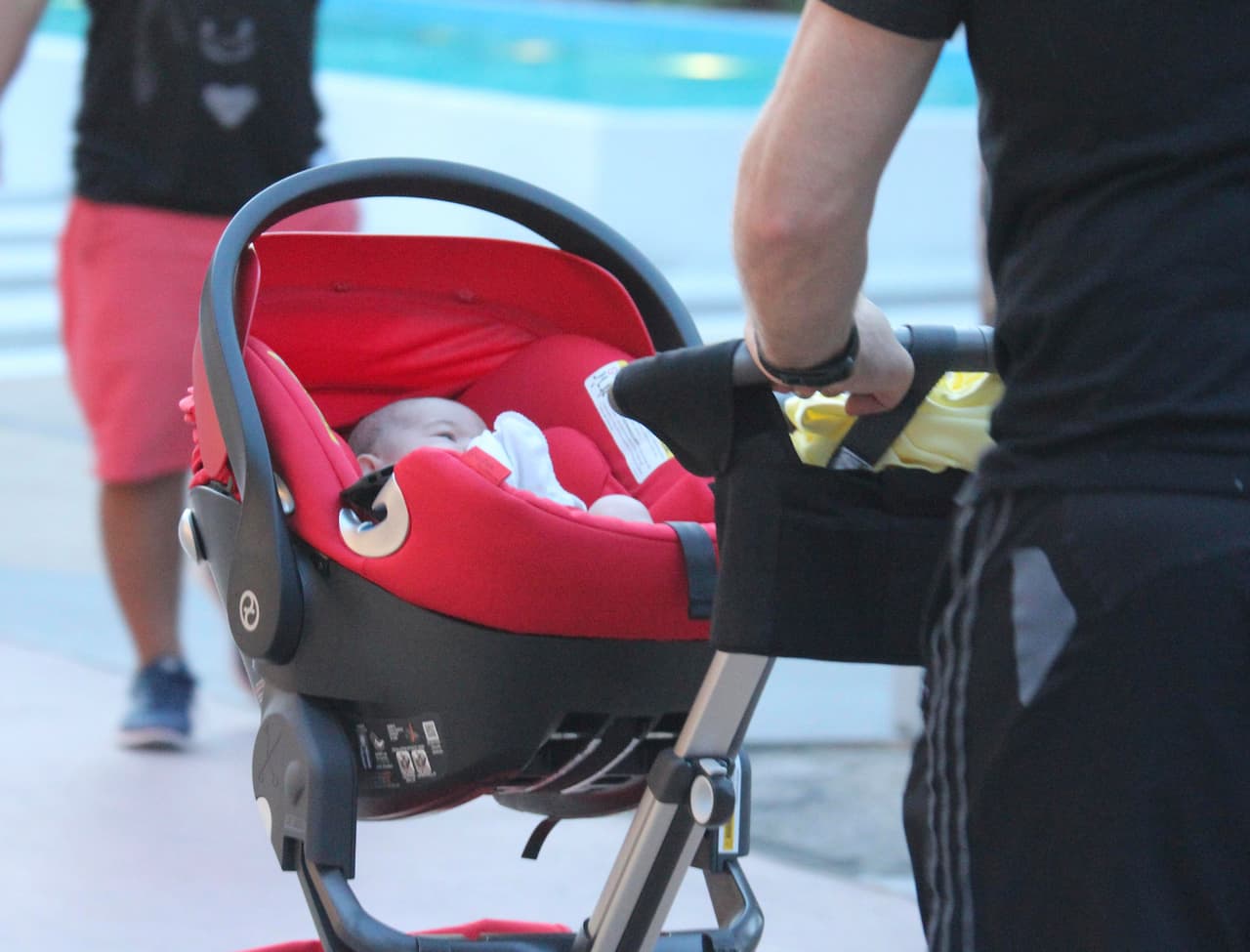 ¡Qué niña tan bien portada! Michelle disfrutó el paseo con sus papis.