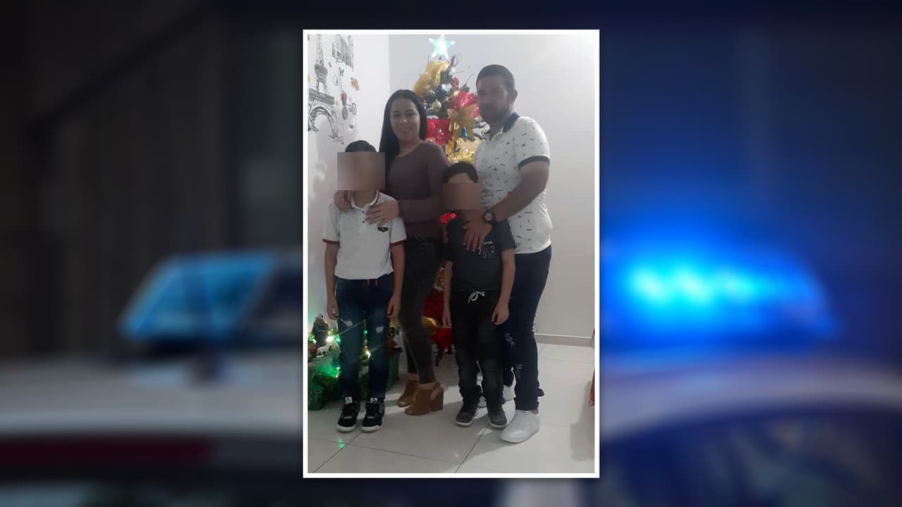 Fotografía de Darwin Rincón, junto a su esposa Ana Zambrano y sus dos hijos en Venezuela.