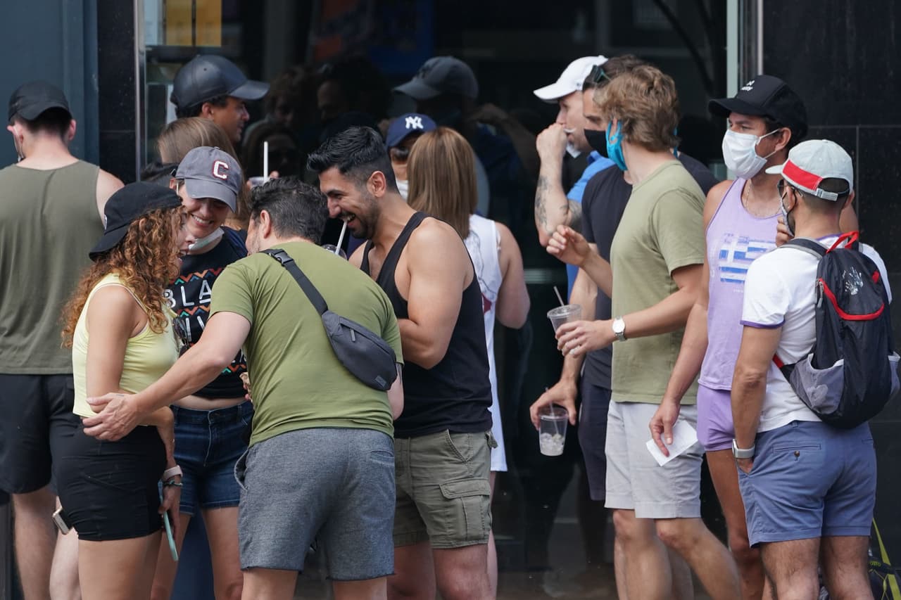 La mayoría de los casos de coronavirus en California son de personas entre 18 y 49 años