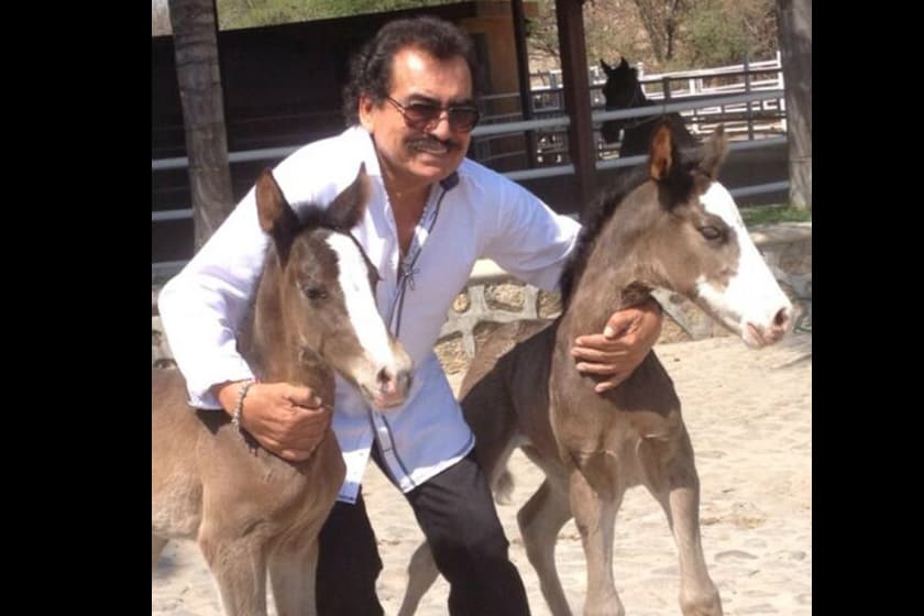 Gracias a su talento, el también llamado 'Rey del Jaripeo' fue acreedor de cinco Premios Grammy y siete Premios Grammy Latinos.