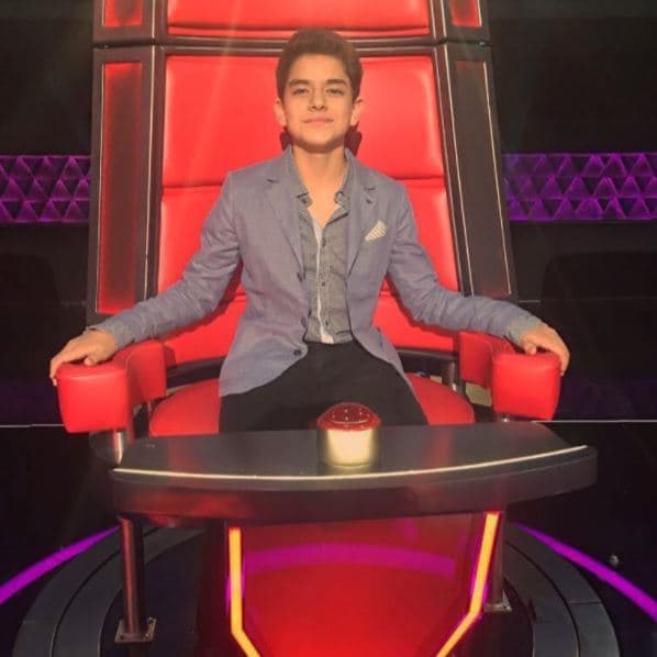 El jovencito ha estado presente en los mejores momentos de su madre, a quien en Instagram ha declarado como la “mejor cantante del mundo”.