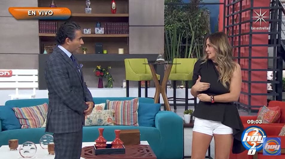 "Ayer voy subiendo la escalera, traía cargando a mi sobrinita y
<b>me tropiezo</b>", contó Legarreta mientras mostró sus puntadas en la pierna derecha.
<br>