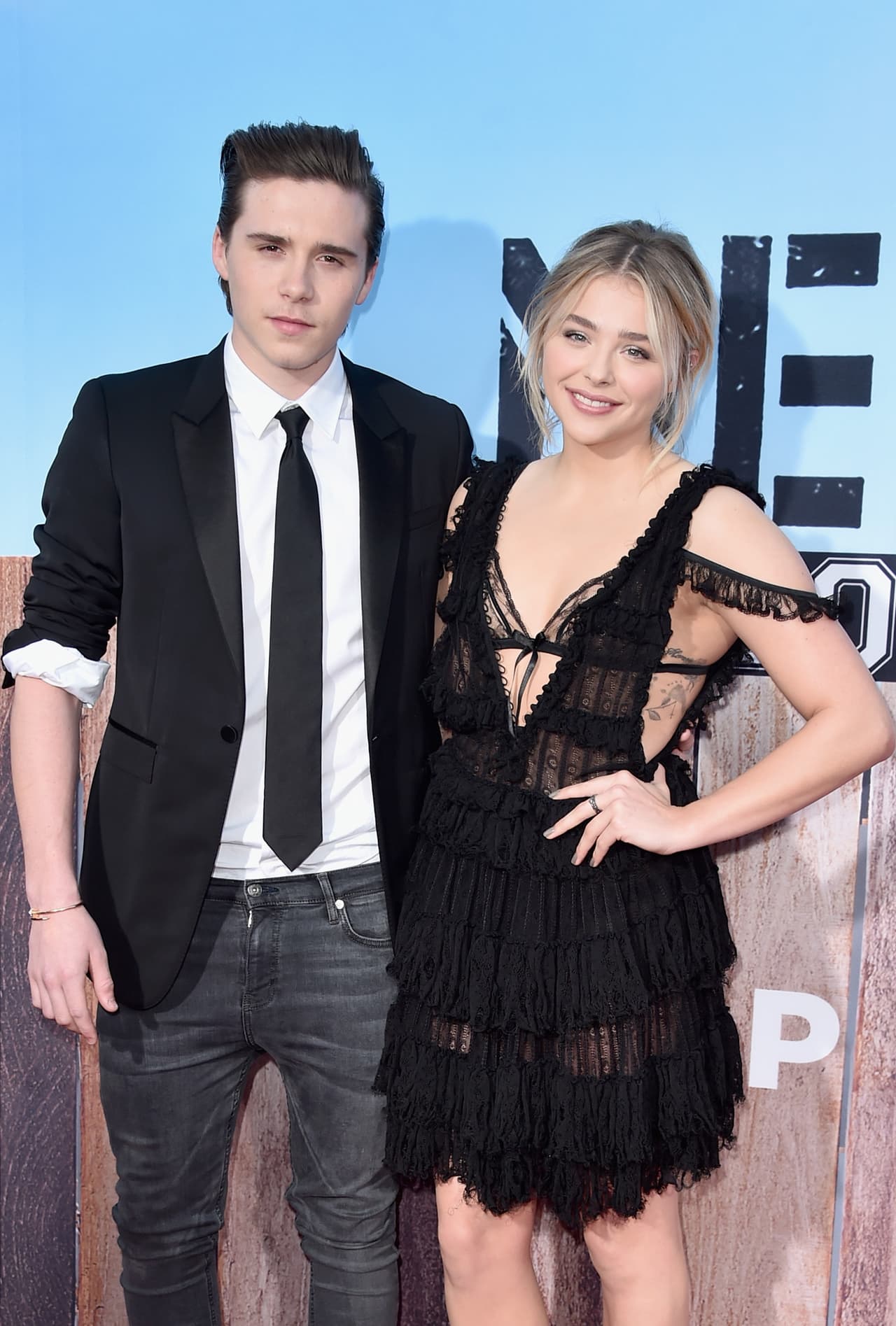 Los famosos hacen su noviazgo oficial en estreno de 'Neighbors 2'.