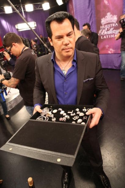 Charlie Lapson es el diseñador oficial de las joyas de la octava temporada de Nuestra Belleza Latina.