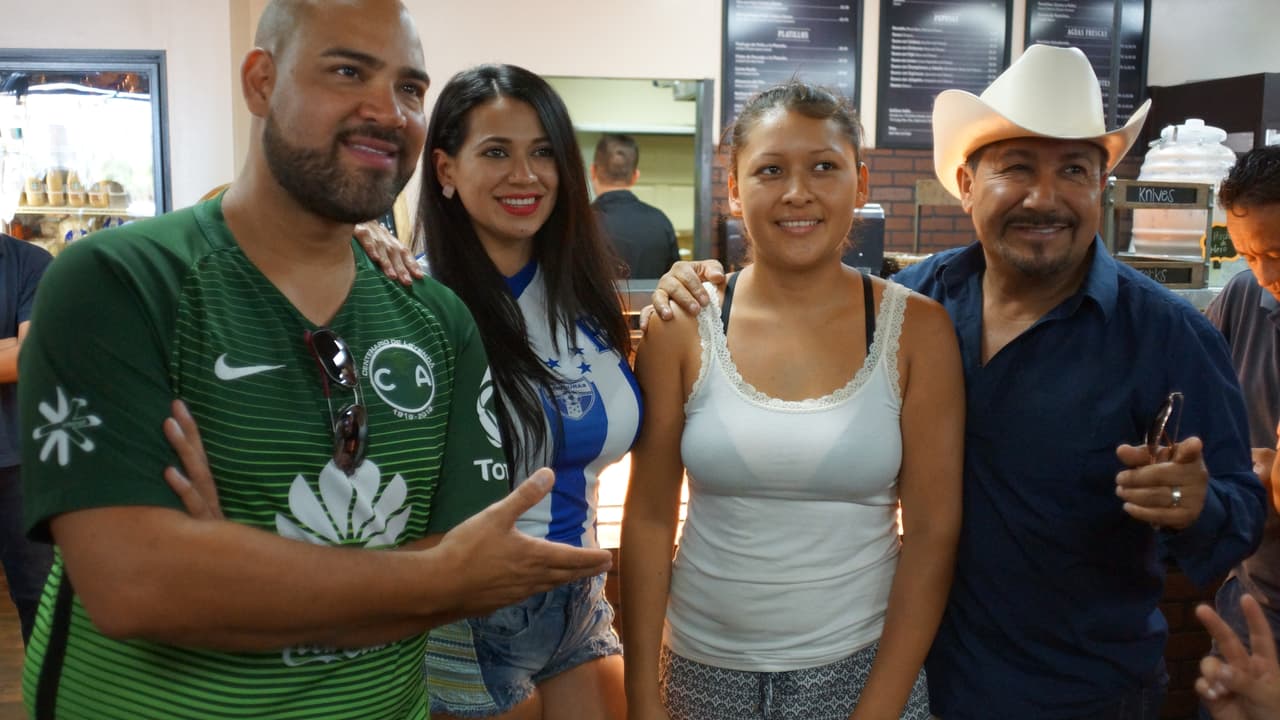 La Hondureña confía en que su selección le gane a México y en un próximo partido, y no tiene problema con seguir pagando apuestas hasta lograr que El Feo y El Pelón sean los que paguen el siguiente reto.