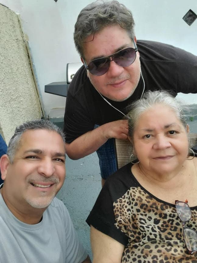 Los hermanos Reyes no se veían físicamente desde diciembre, pues Ray radicaba en Puerto Rico y Raúl en Miami.
<br>