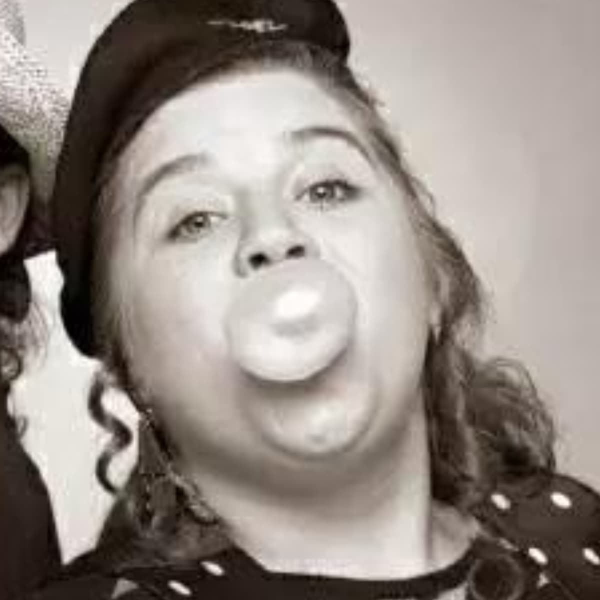 La telenovela 
<b><a href="https://www.univision.com/programas/novelas/que-fue-de-los-actores-de-alcanzar-una-estrella-fotos#eb7769080001" target="_blank">Alcanzar una Estrella</a></b>, se estrenó en 1990 y fue otro melodrama juvenil que expuso una nueva generación de talentos. Algunos continuaron sus carreras, pero para otros el destino fue distinto. Un ejemplo fue el de la actriz 
<b>Angélica Ruvalcaba</b>, quien interpretó a Aurora Rueda. 
<br>