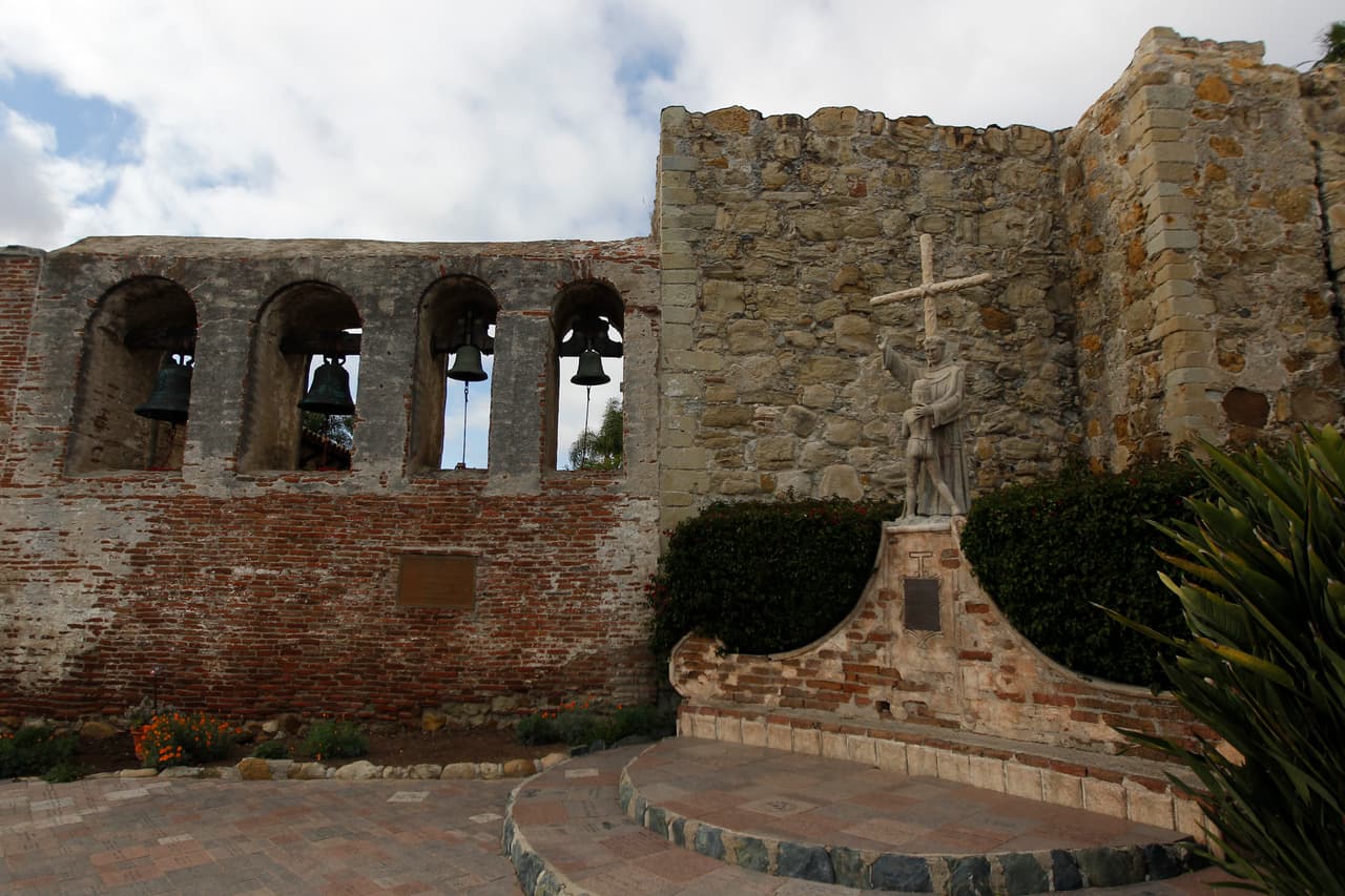 <b>San Juan Capistrano</b>: 1 hora y 30 minutos manejando
<br>Si te apasiona la historia, San Juan Capistrano es la opción para ti. Esta ciudad es casa de uno de los vecindarios más viejos de California y también es casa del edificio más viejo del estado.
