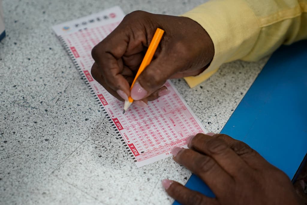 <h3 class="cms-H3-H3">Números más comunes de todos los tiempos</h3>
<br>Los números más comunes desde que comenzó la lotería Powerball para las bolas blancas, por frecuencia, son:
<br>- 32 (331 veces)
<br>- 39 (328 veces)
<br>- 36 (326 veces)
<br>- 23 (323 veces)
<br>- 16 (322 veces).