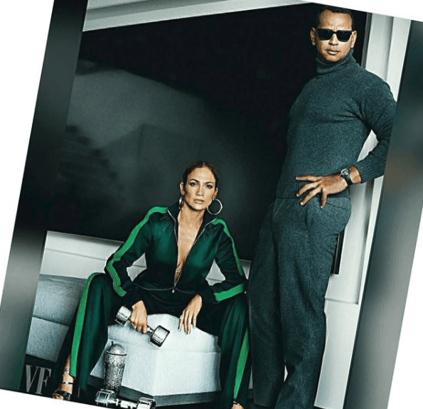 Incluso, JLo ha aparecido en fotografías de estudio luciendo el vaso, como cuando posó para la revista Vanity Fair junto a su novio, Alex Rodríguez.