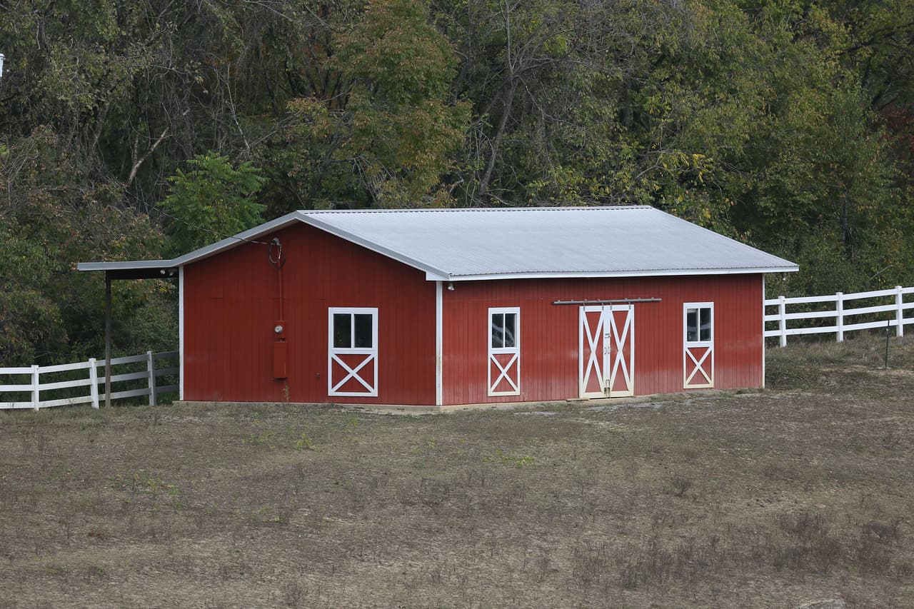 Tienen un par de graneros.