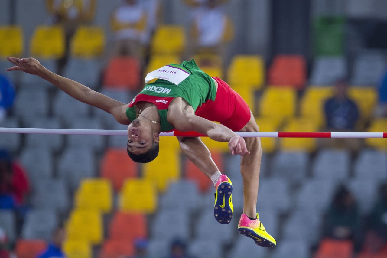 Roberto Vilches se sube al podio en el salto de altura