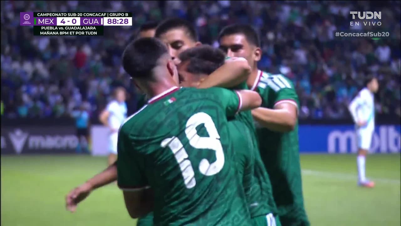 ¡Golazo de Nelson Cedillo! Magistral cobro de tiro directo para el 4-0