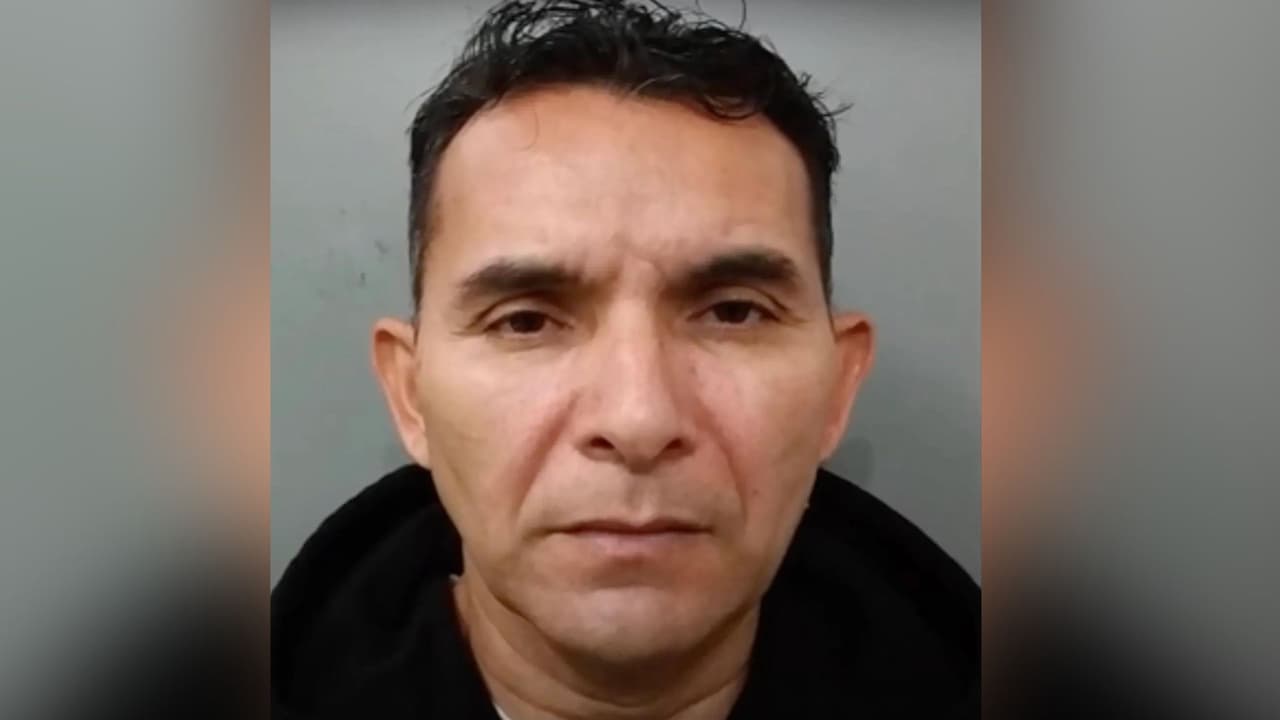 El hombre de origen salvadoreño era el
<b> pastor de la Iglesia Pentecostés Movimiento de Gloria en Richmond</b>, a la cual acudían decenas de inmigrantes.